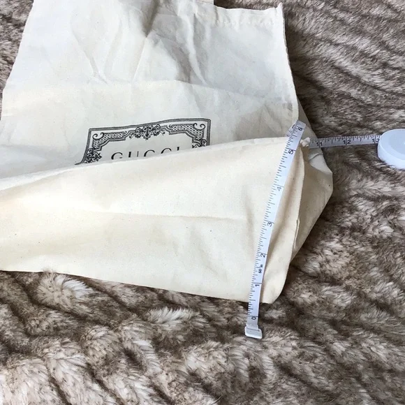 Gucci Cream Tote and Red Patterned Notebook - Picture 2 of 10